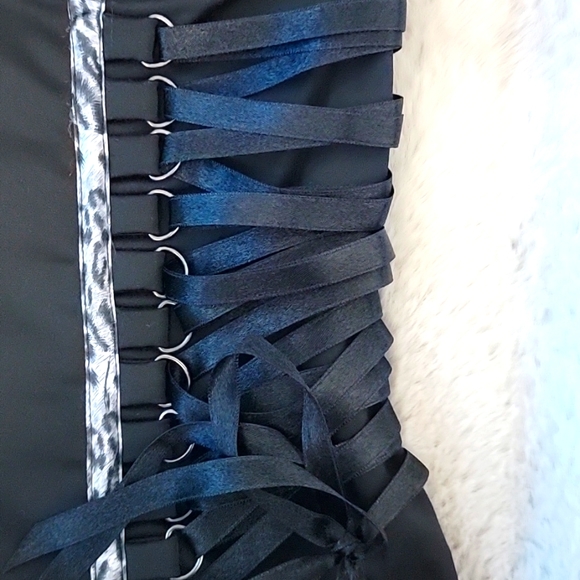 NWT Guess jet black corset - Picture 4 of 6